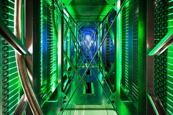 Take-a-Look-–-Google-Data-Centre-12-610x406