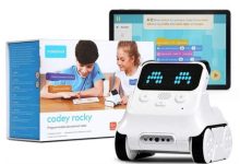 Makeblock Codey Rocky robotu ile mBlock üzerinden kodlama yapan öğrenci