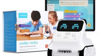 Makeblock Codey Rocky robotu ile mBlock üzerinden kodlama yapan öğrenci