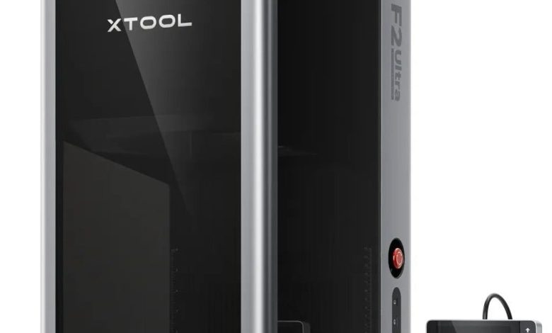 xTool F2 Ultra UV 5W lazer gravür makinesi ile cam ve akrilik üzerinde mikron seviyesinde gravür